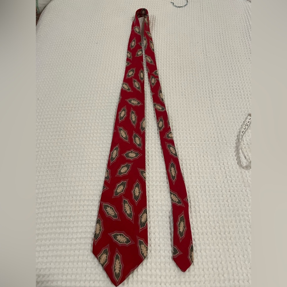 Vintage 80s necktie.